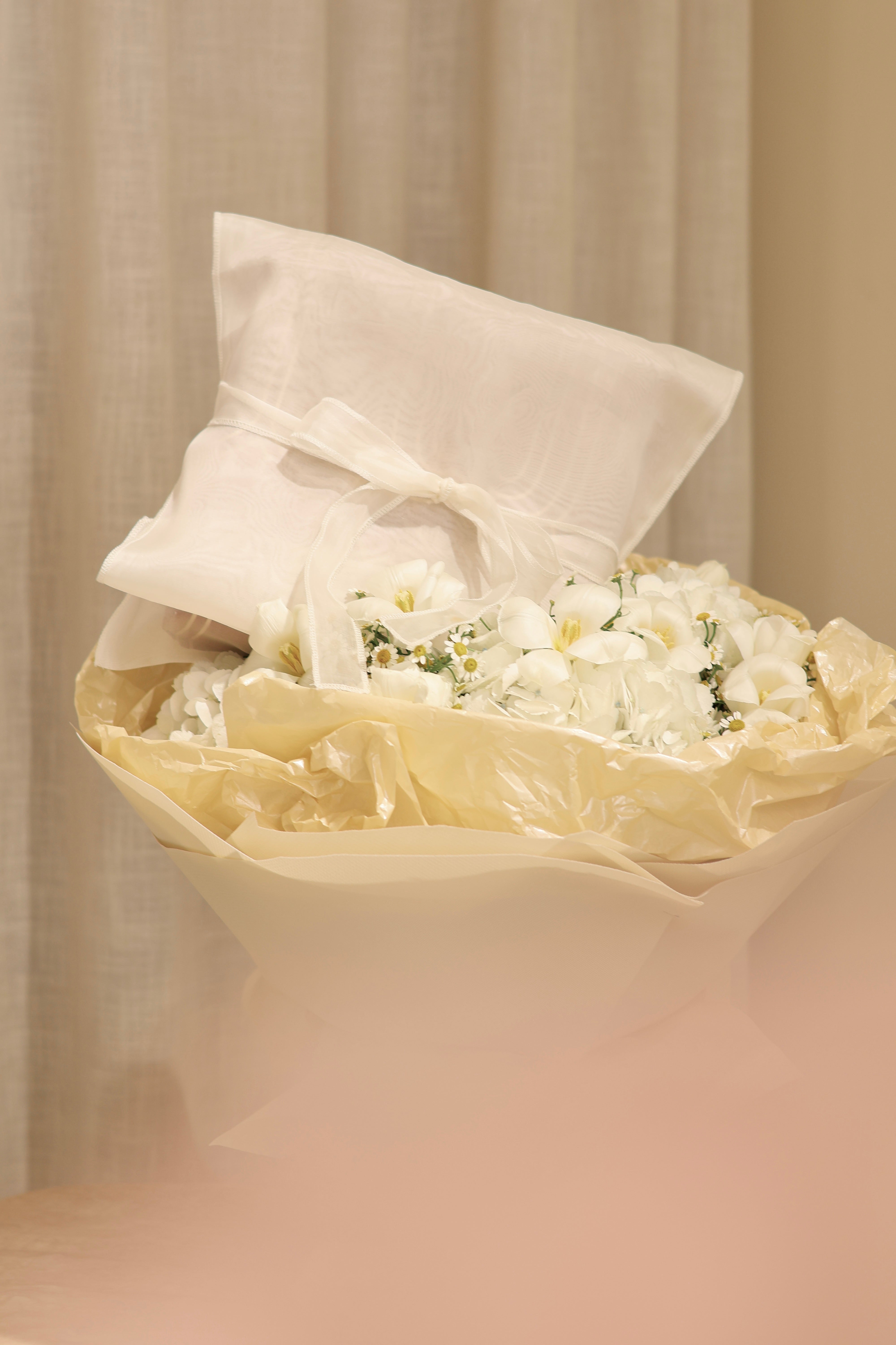 Gifting with a Bouquet 1