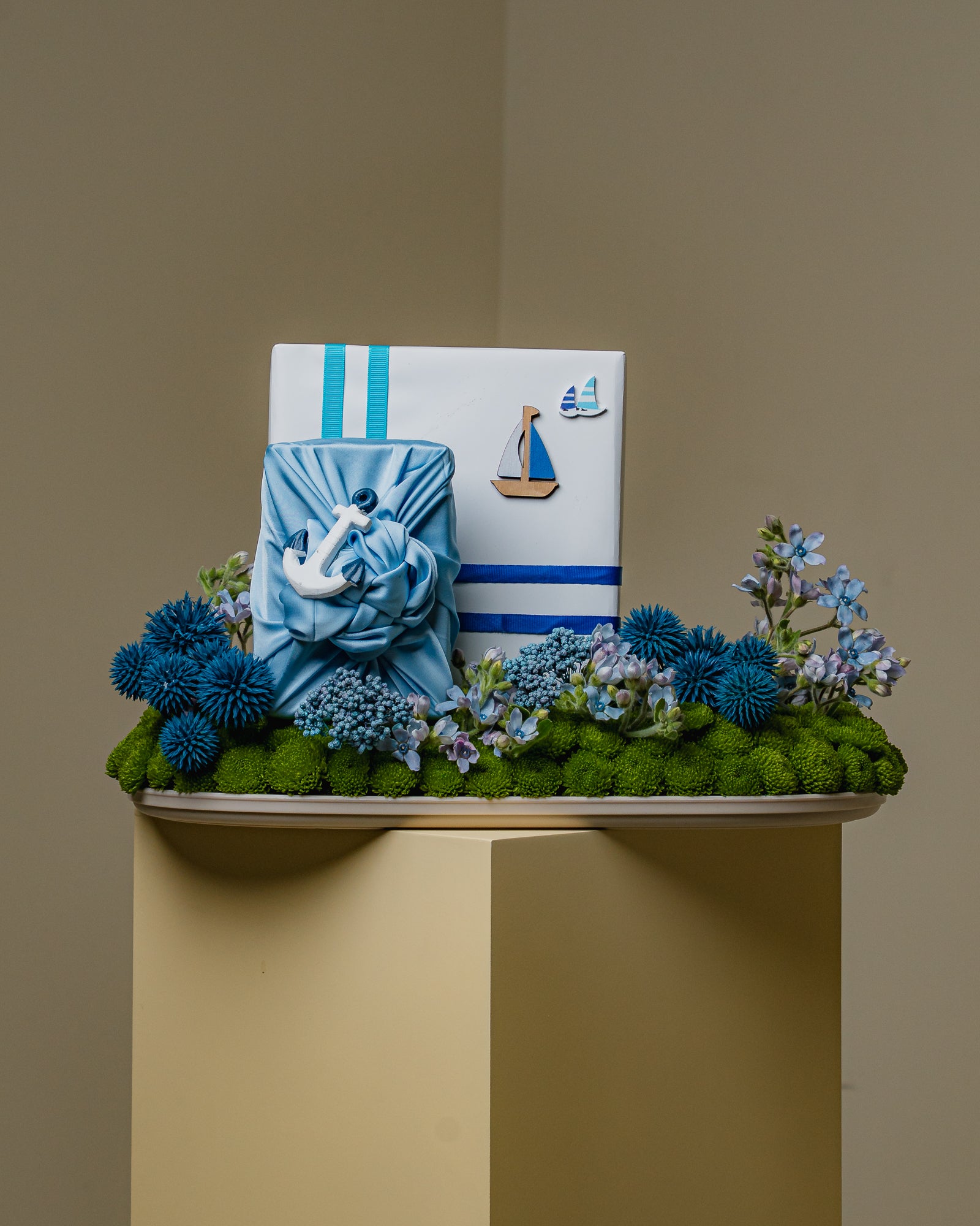 Blue and Green Floral Bed Gifting Tray