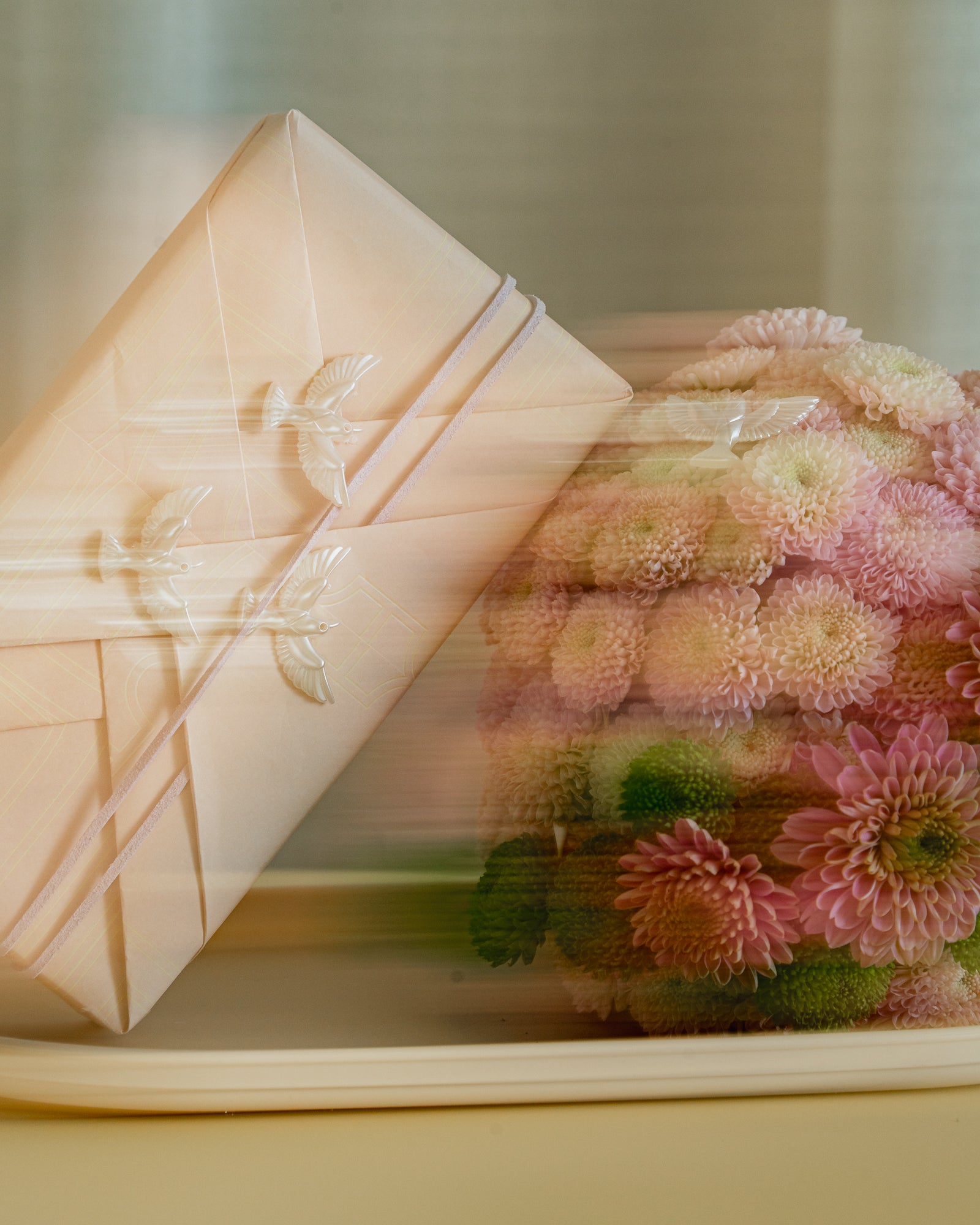 Gorgeous Globe Floral Gifting Tray Medium
