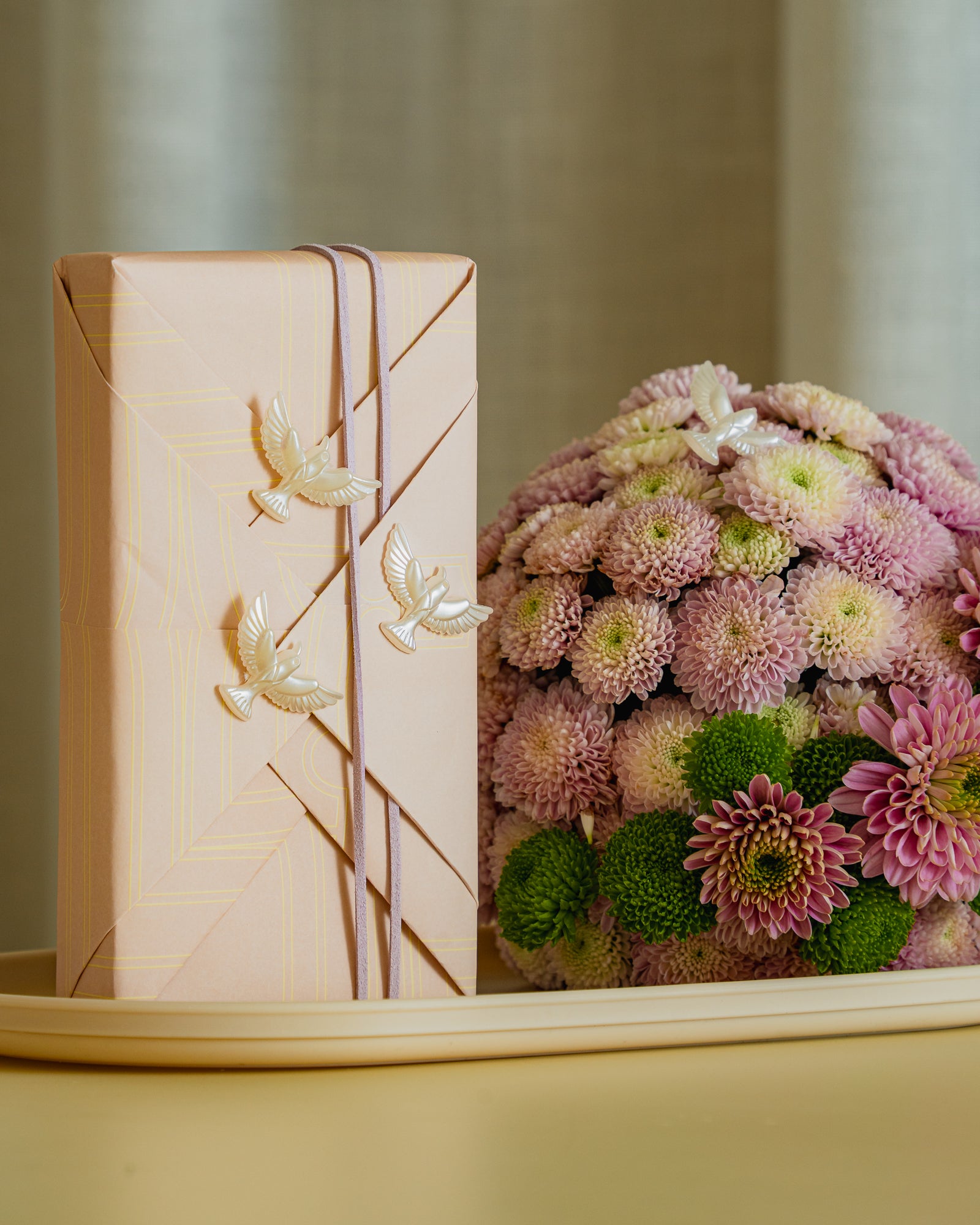 Gorgeous Globe Floral Gifting Tray Medium