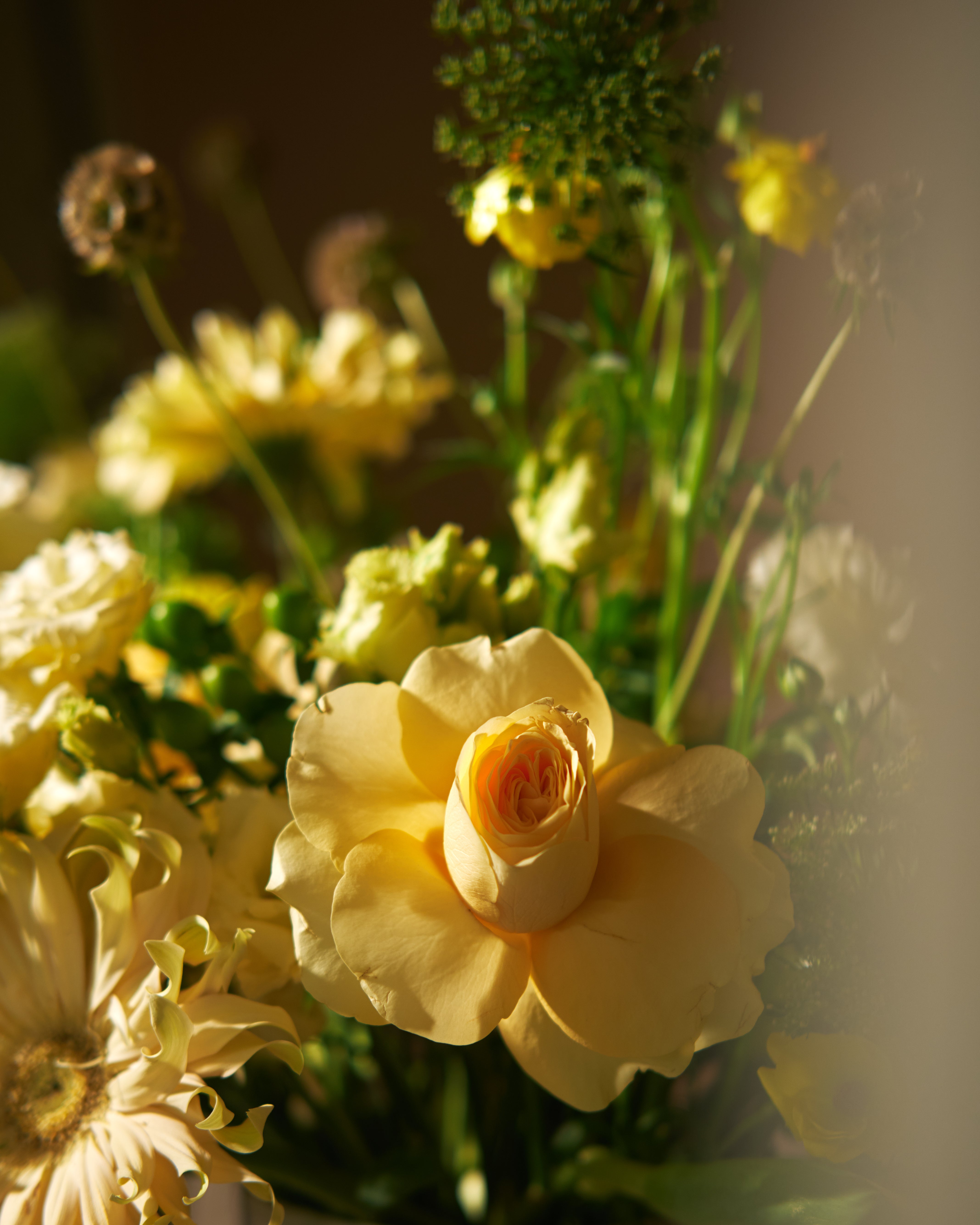 Daylight Mix Yellow Floral Centrepieces